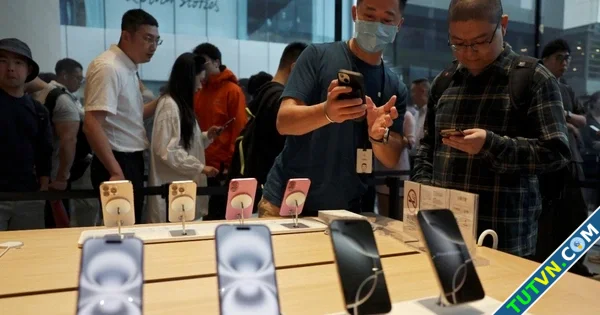 Vị thế thương hiệu cao cấp của Apple đang bị lung lay-1.webp