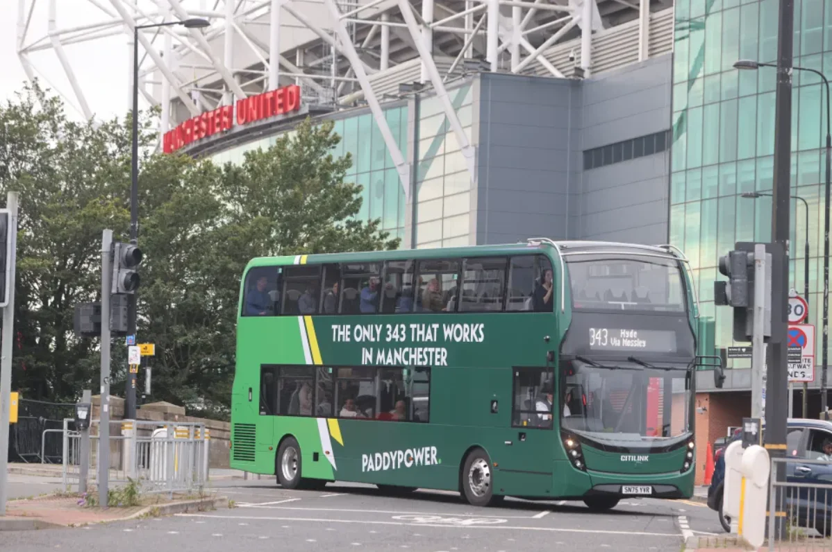 Xe bus Manchester mỉa mai Amorim-1.webp