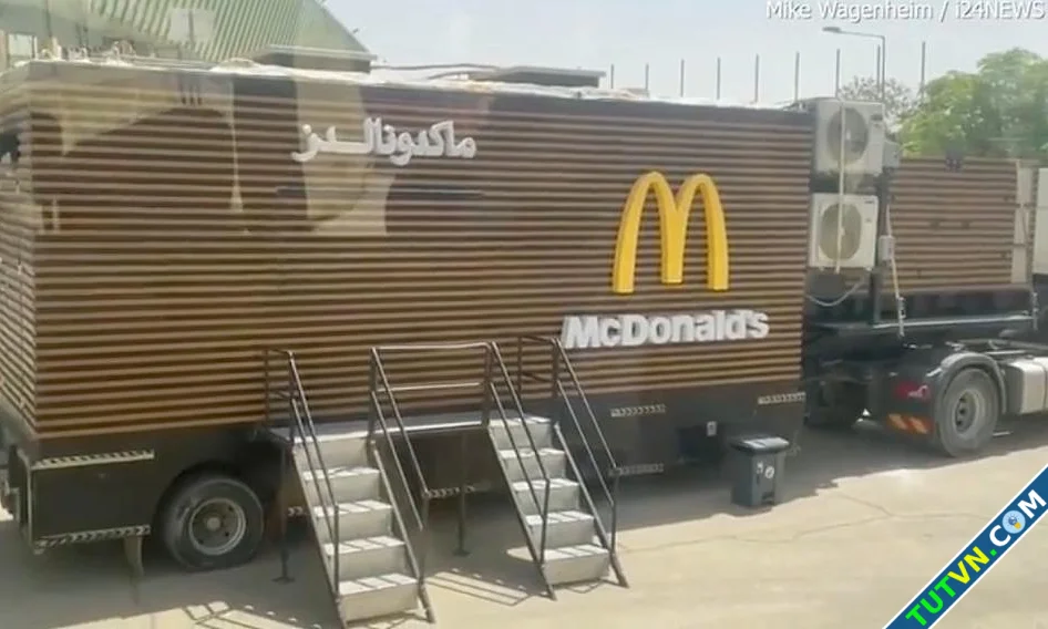 Xe tải McDonalds gây chú ý khi ông Trump thăm Arab Saudi-1.webp