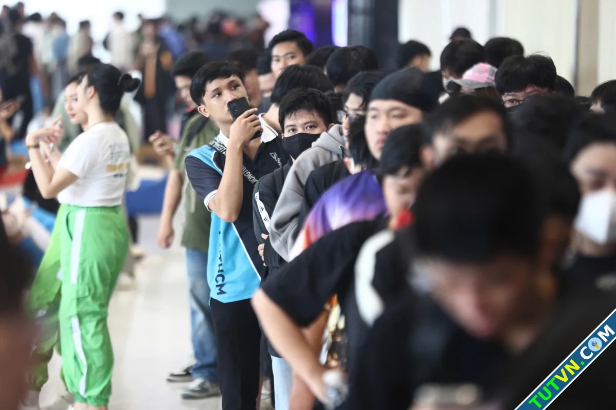 Xếp hàng từ nửa đêm tham dự Vietnam GameVerse 2025-1.webp